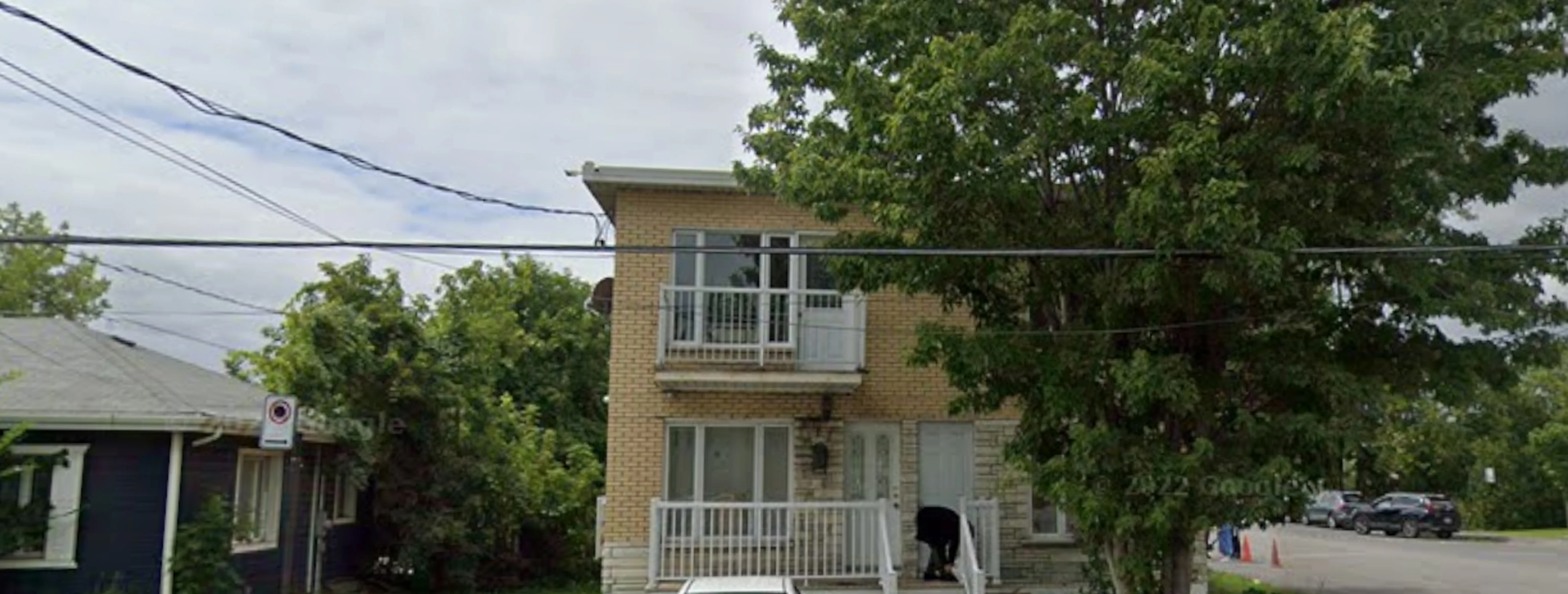 Exterior view of Mosquée El-Fath Montréal building